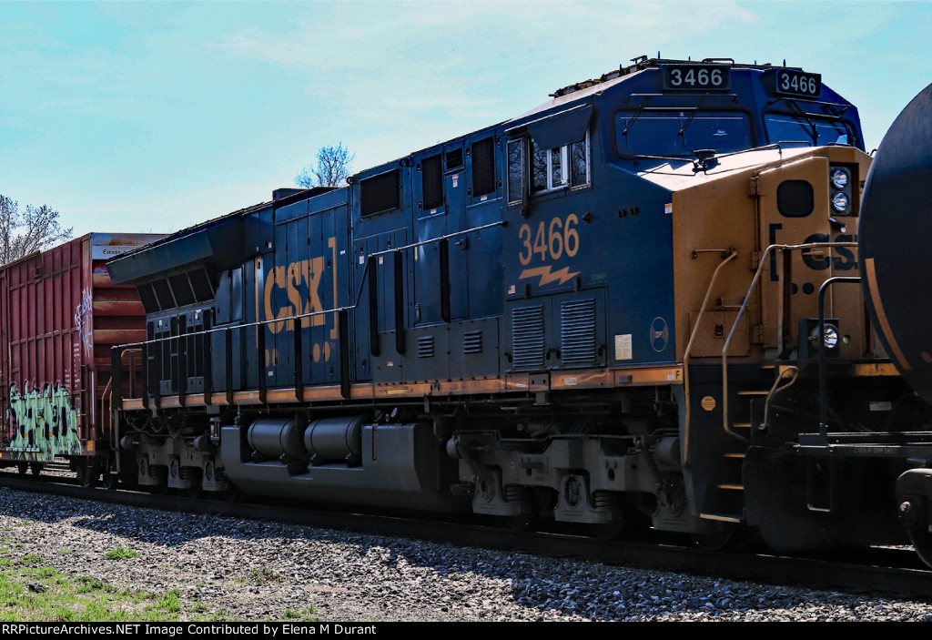 CSX 3466 on M-403